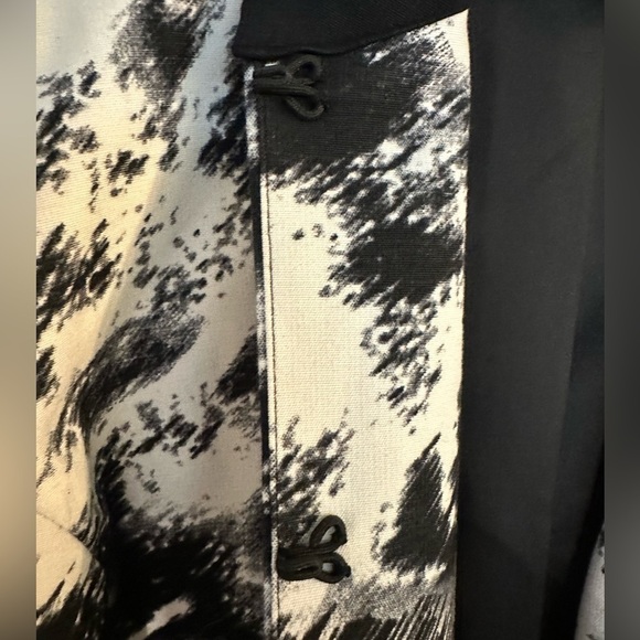 Chico’s Size 2 Geisha Girl Jacket Sequin embellishments around neck and edge - Picture 14 of 17